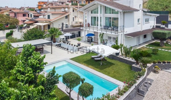 casa indipendente in vendita a Guidonia Montecelio in zona Pichini