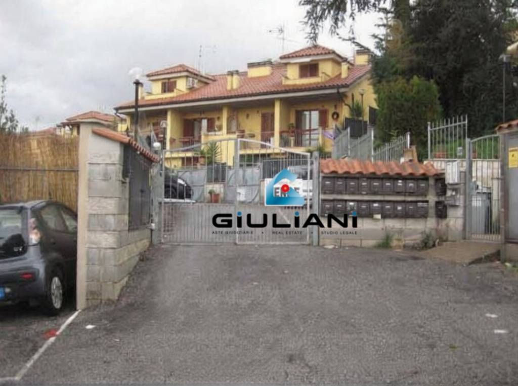 casa indipendente in vendita a Guidonia Montecelio in zona Marco Simone