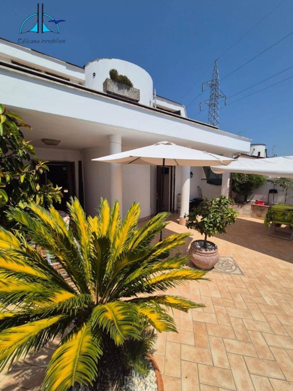 casa indipendente in vendita a Guidonia Montecelio in zona Colleverde