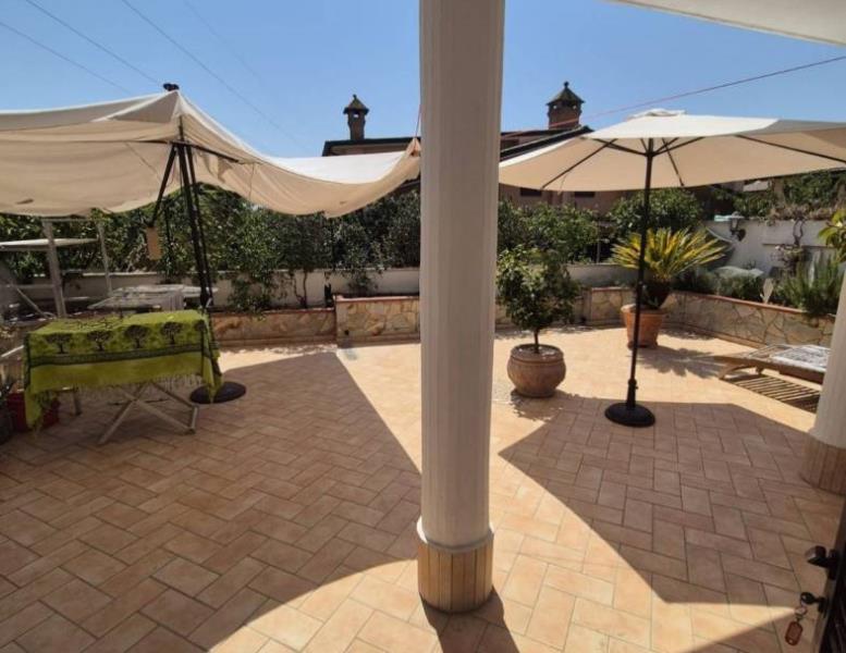 casa indipendente in vendita a Guidonia Montecelio in zona Colleverde