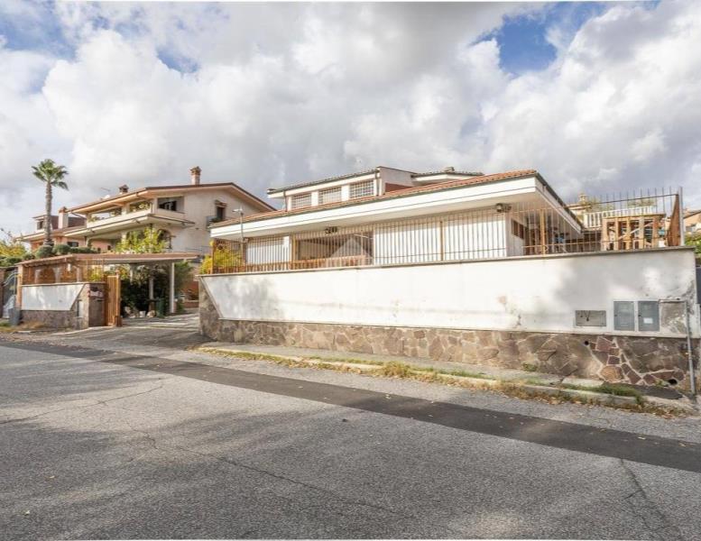 casa indipendente in vendita a Guidonia Montecelio in zona Marco Simone