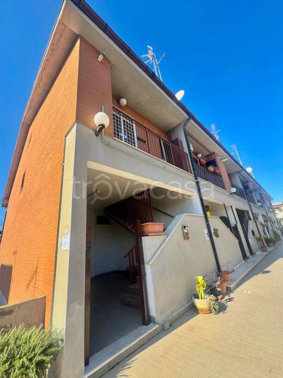 casa indipendente in vendita a Guidonia Montecelio in zona Villanova