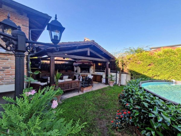 casa indipendente in vendita a Guidonia Montecelio in zona Setteville