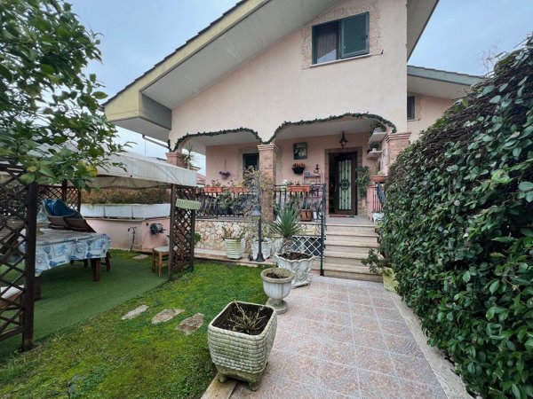 casa indipendente in vendita a Guidonia Montecelio in zona Marco Simone
