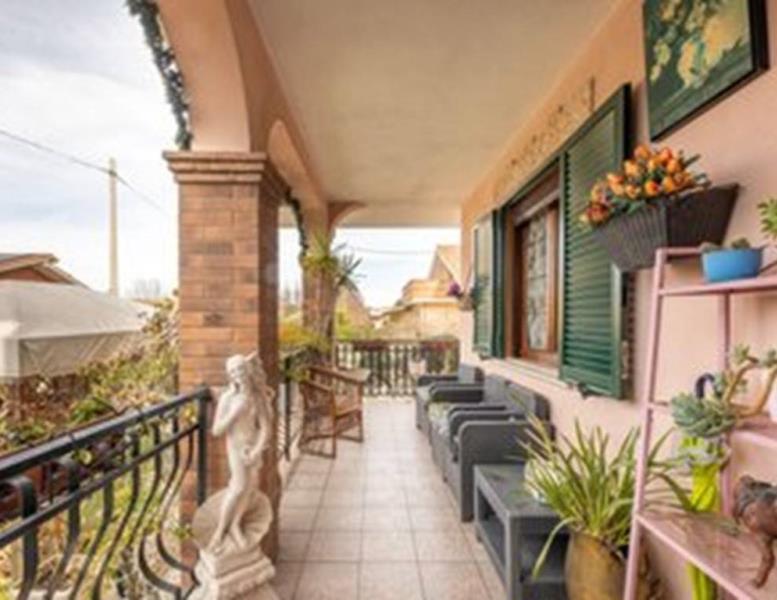 casa indipendente in vendita a Guidonia Montecelio in zona Setteville