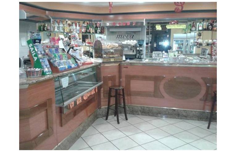 negozio in vendita a Guidonia Montecelio in zona Guidonia