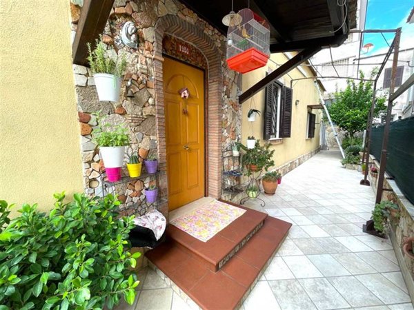 casa indipendente in vendita a Guidonia Montecelio in zona Villalba