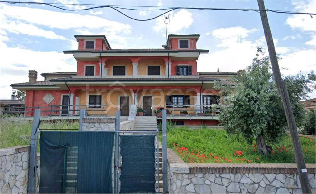 casa indipendente in vendita a Guidonia Montecelio in zona Montecelio