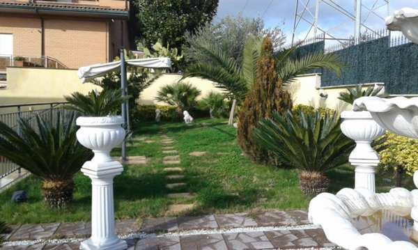 casa indipendente in vendita a Guidonia Montecelio in zona Setteville