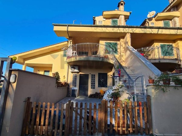 casa indipendente in vendita a Guidonia Montecelio in zona Marco Simone