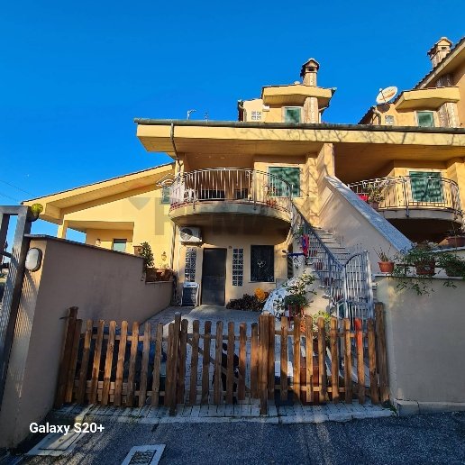casa indipendente in vendita a Guidonia Montecelio in zona Marco Simone