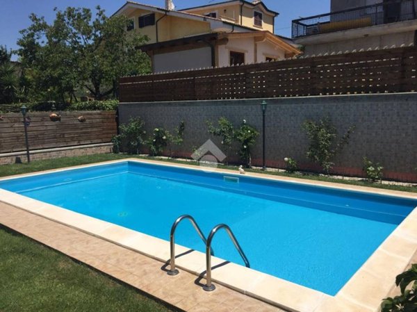 casa indipendente in vendita a Guidonia Montecelio in zona Pichini