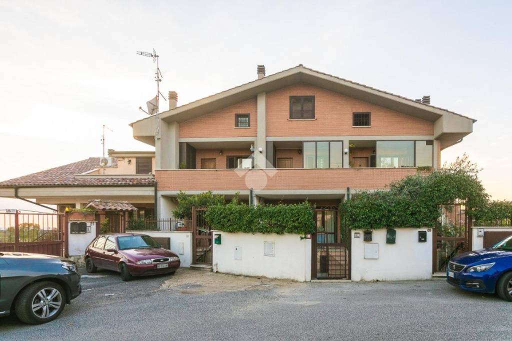 casa indipendente in vendita a Guidonia Montecelio in zona Marco Simone