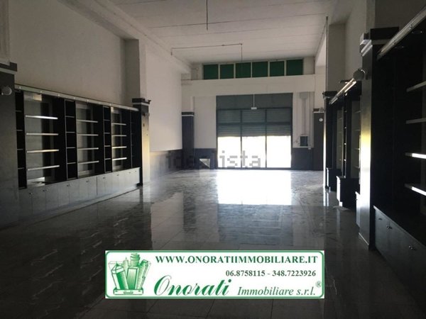 locale commerciale in vendita a Guidonia Montecelio in zona Setteville