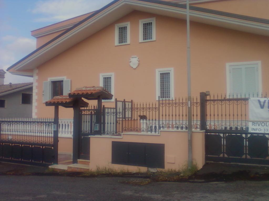 casa indipendente in vendita a Guidonia Montecelio in zona Marco Simone