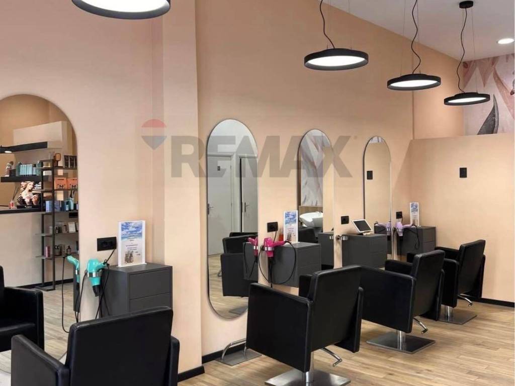 negozio in vendita a Guidonia Montecelio in zona Setteville