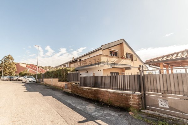 appartamento in vendita a Guidonia Montecelio in zona Guidonia