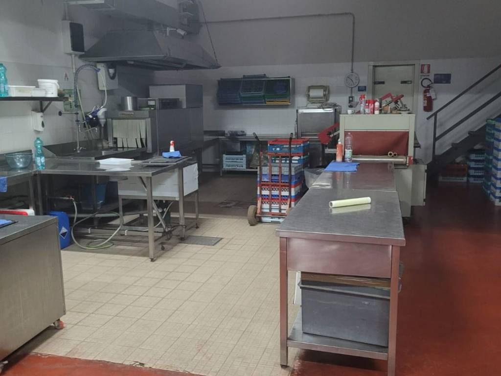 locale di sgombero in vendita a Guidonia Montecelio