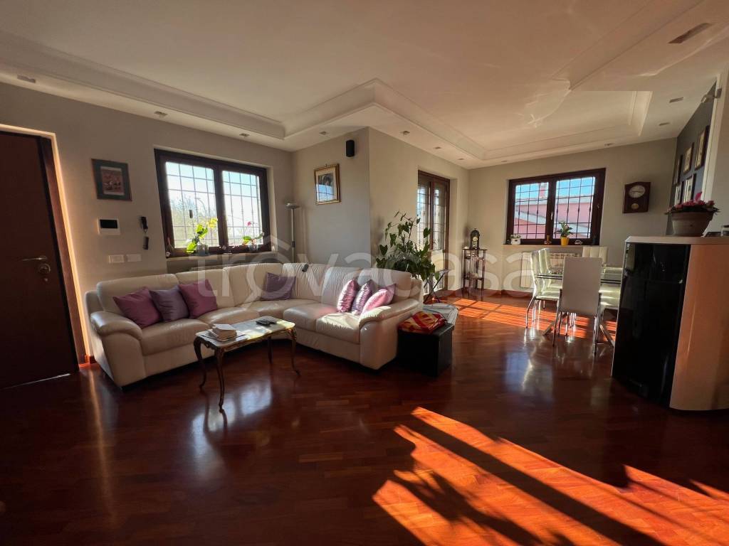 casa indipendente in vendita a Guidonia Montecelio in zona Marco Simone