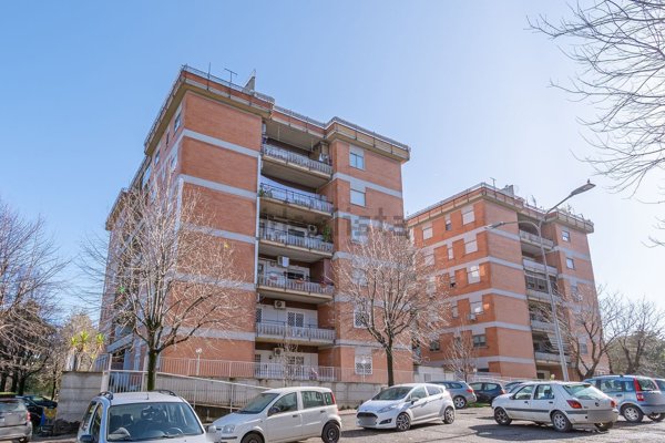 appartamento in vendita a Guidonia Montecelio in zona Guidonia