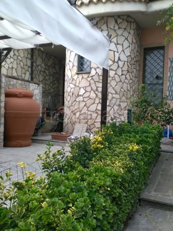 casa indipendente in vendita a Guidonia Montecelio in zona Marco Simone