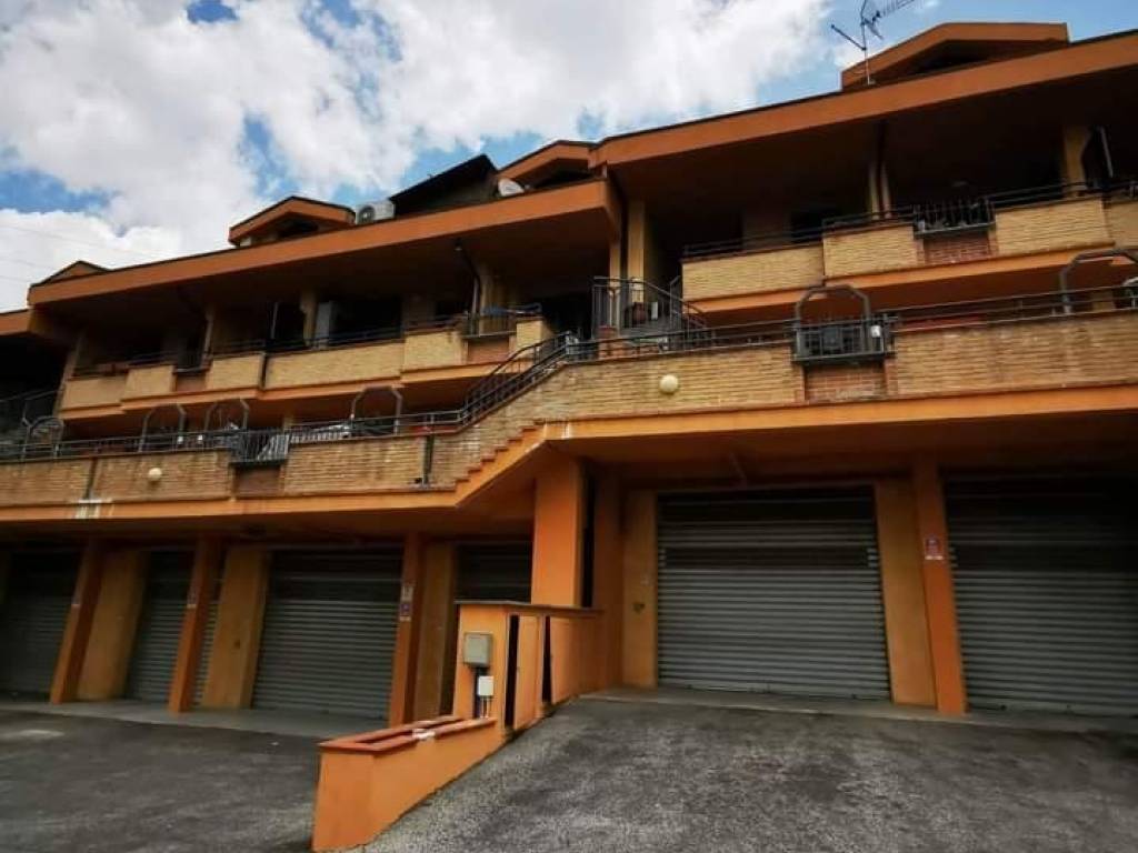 appartamento in vendita a Guidonia Montecelio in zona Pichini