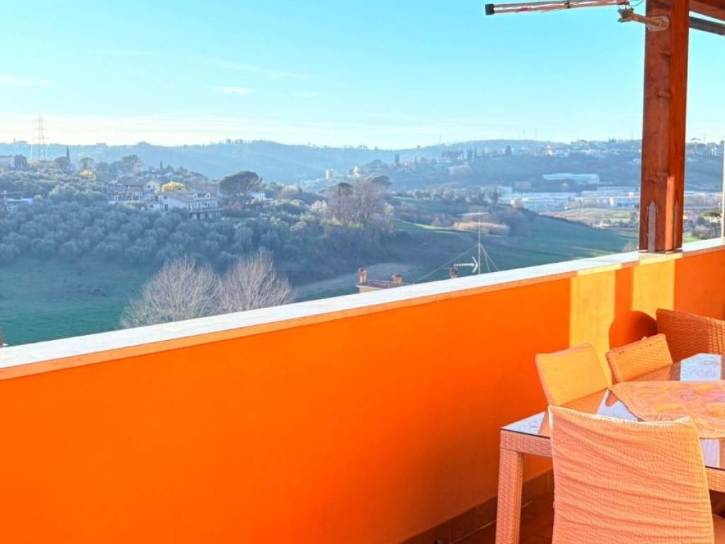 appartamento in vendita a Guidonia Montecelio in zona Pichini