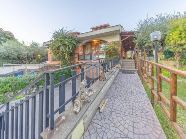 casa indipendente in vendita a Guidonia Montecelio in zona Colleverde