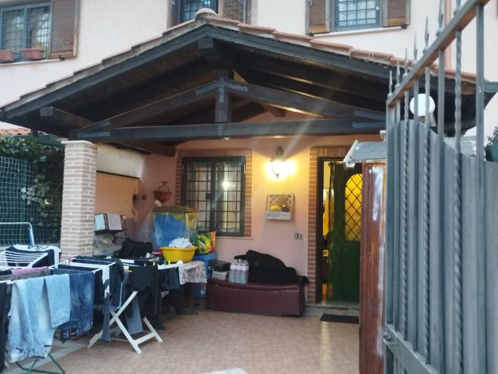 casa indipendente in vendita a Guidonia Montecelio in zona Setteville