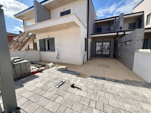 casa indipendente in vendita a Guidonia Montecelio in zona Setteville