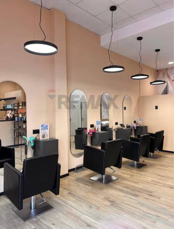 negozio in vendita a Guidonia Montecelio in zona Setteville