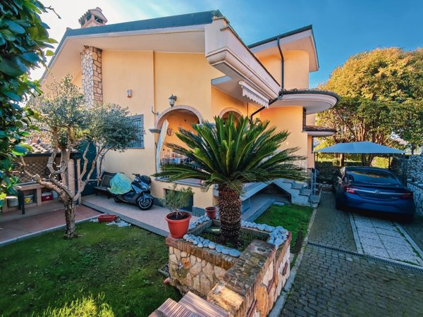 casa indipendente in vendita a Guidonia Montecelio in zona Marco Simone