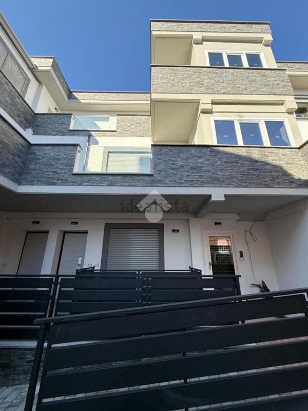 appartamento in vendita a Guidonia Montecelio in zona Guidonia