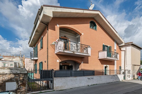 casa indipendente in vendita a Guidonia Montecelio in zona Guidonia