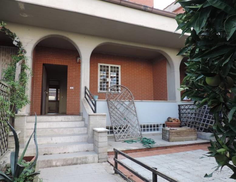 casa indipendente in vendita a Guidonia Montecelio in zona Guidonia