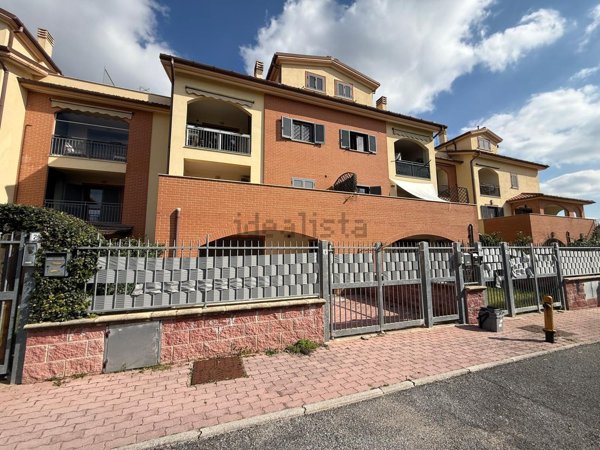 casa indipendente in vendita a Guidonia Montecelio in zona Marco Simone
