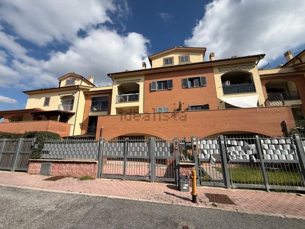 casa indipendente in vendita a Guidonia Montecelio in zona Marco Simone