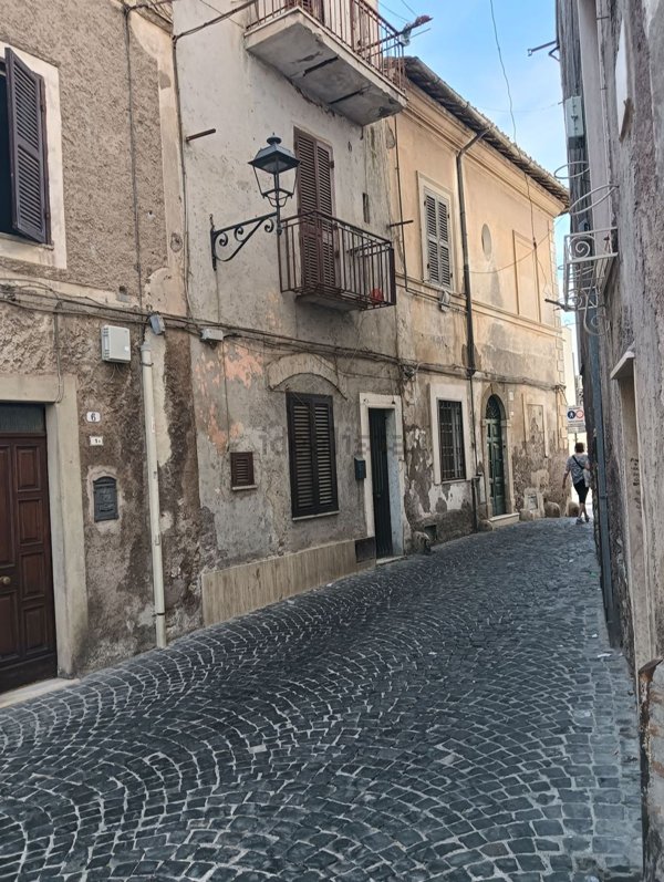 appartamento in vendita a Guidonia Montecelio in zona Montecelio