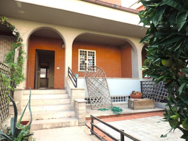 casa indipendente in vendita a Guidonia Montecelio in zona Setteville