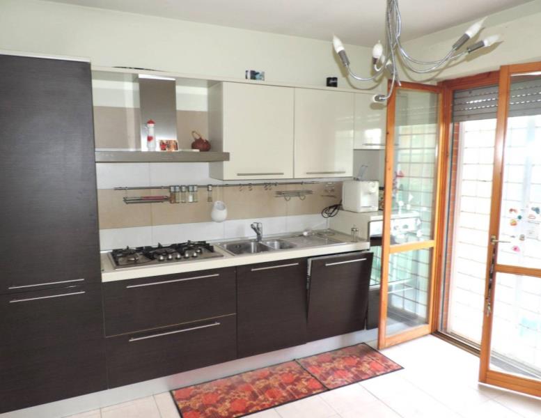casa indipendente in vendita a Guidonia Montecelio in zona Setteville