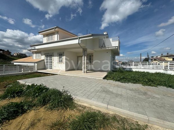 casa indipendente in vendita a Guidonia Montecelio in zona Setteville