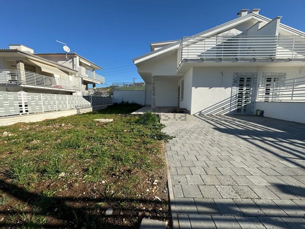 casa indipendente in vendita a Guidonia Montecelio in zona Setteville