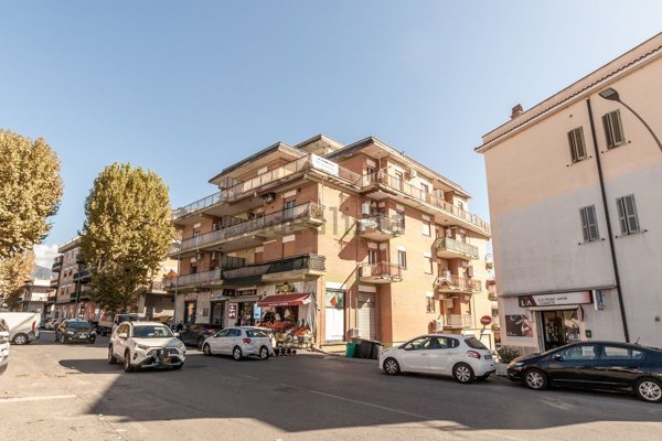 appartamento in vendita a Guidonia Montecelio in zona Guidonia