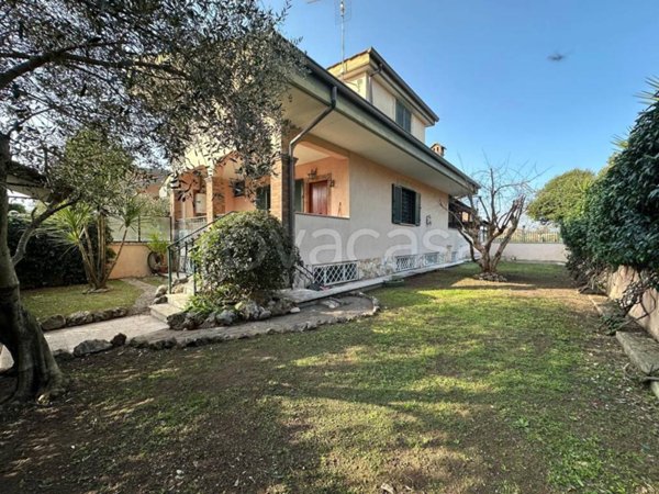 casa indipendente in vendita a Guidonia Montecelio in zona Marco Simone