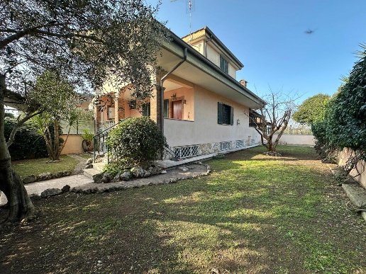 casa indipendente in vendita a Guidonia Montecelio in zona Marco Simone