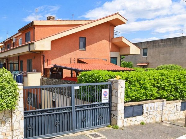 casa indipendente in vendita a Guidonia Montecelio in zona Setteville
