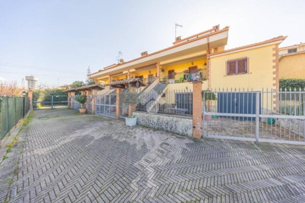 casa indipendente in vendita a Guidonia Montecelio in zona Setteville