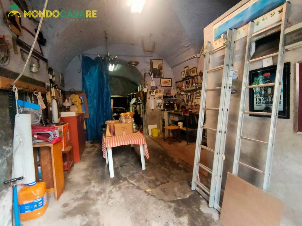 negozio in vendita a Guidonia Montecelio in zona Montecelio