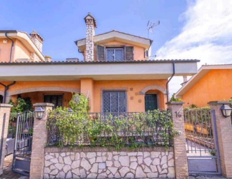 casa indipendente in vendita a Guidonia Montecelio in zona Marco Simone