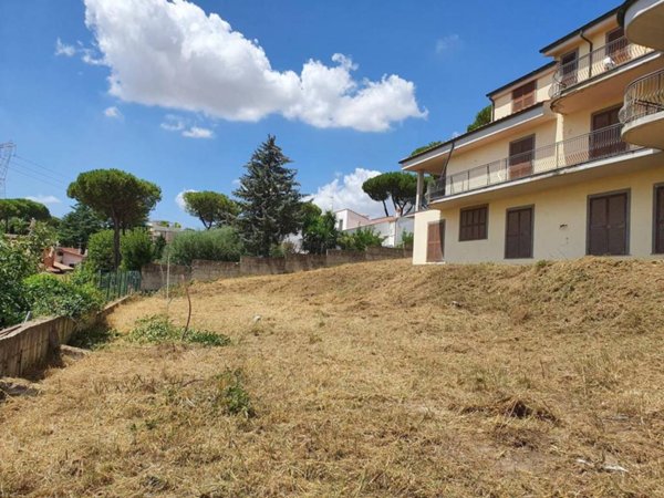 casa indipendente in vendita a Guidonia Montecelio in zona Colleverde